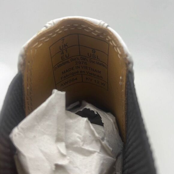 Dr. Martens Women's 2976 Chelsea Boot Leather Boots- NWB- Women Size 9 | Eur 41 - Picture 10 of 10